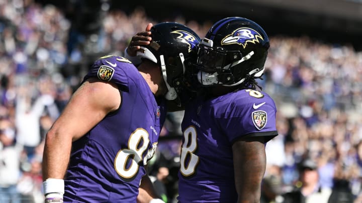 Los Baltimore Ravens usan cascos morados por primera vez en 30 años